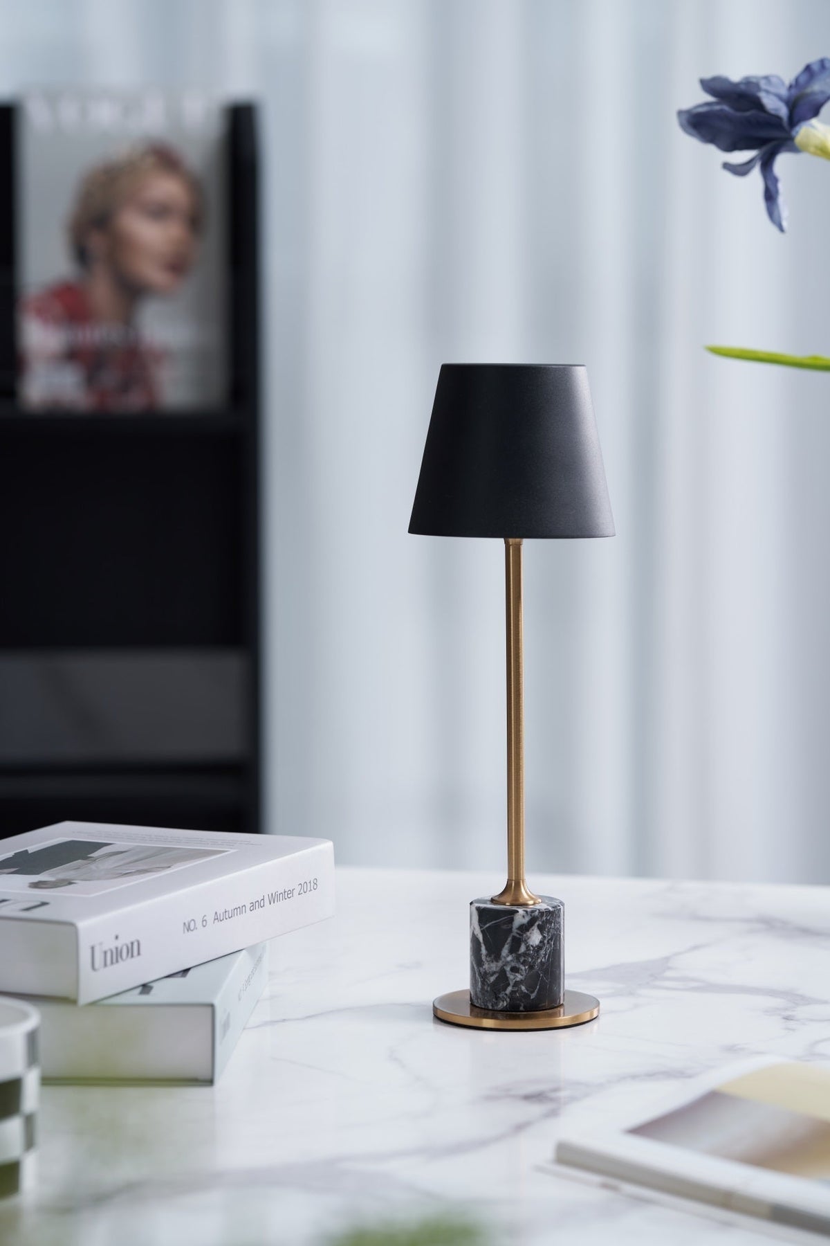 Pennyn minimalistinen pöytälamppu