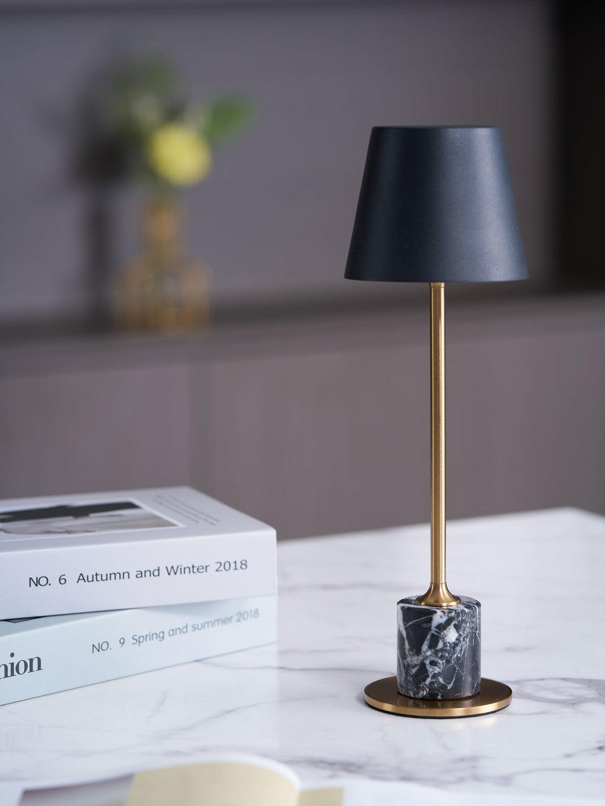 Pennyn minimalistinen pöytälamppu