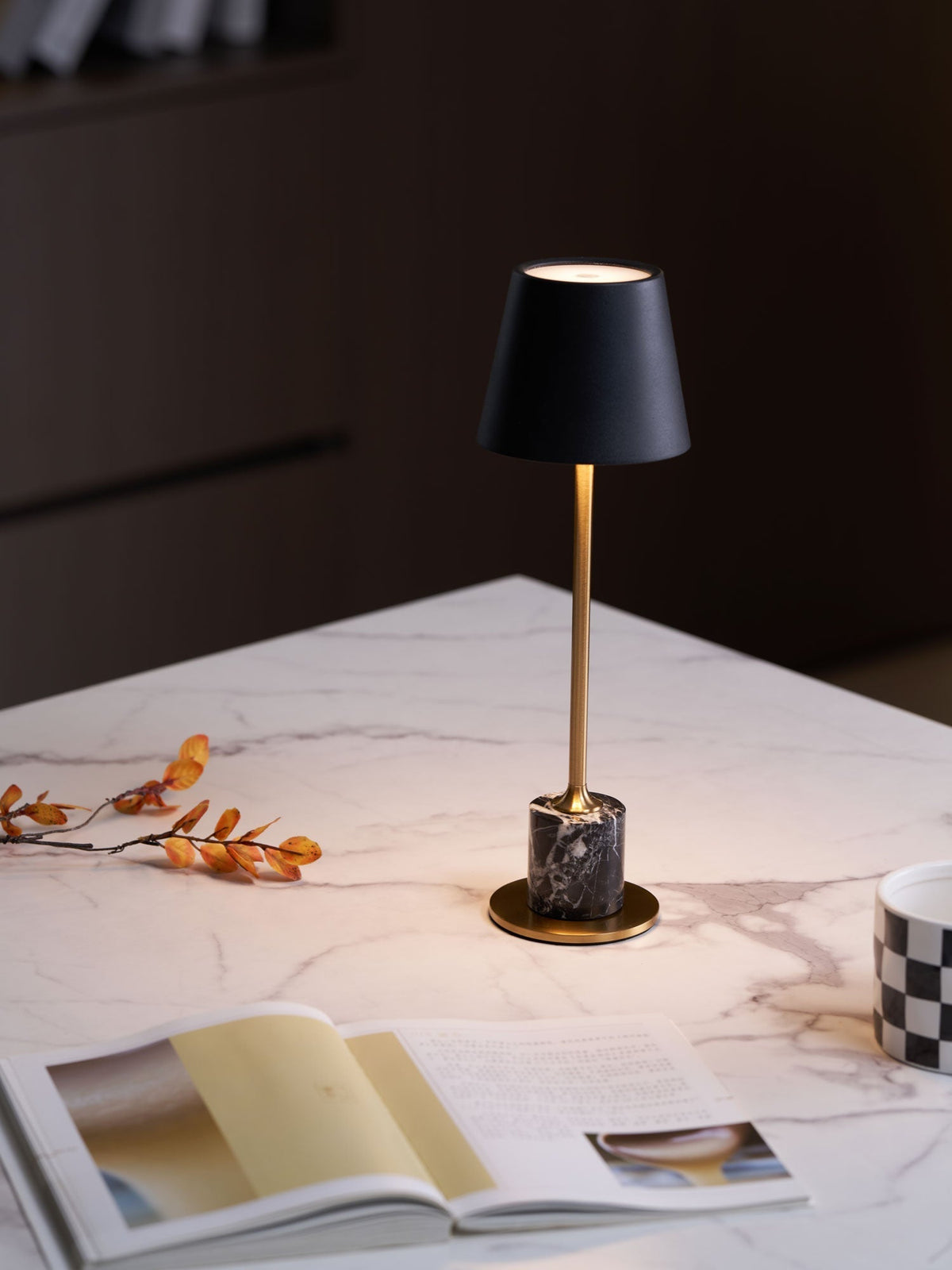 Pennyn minimalistinen pöytälamppu