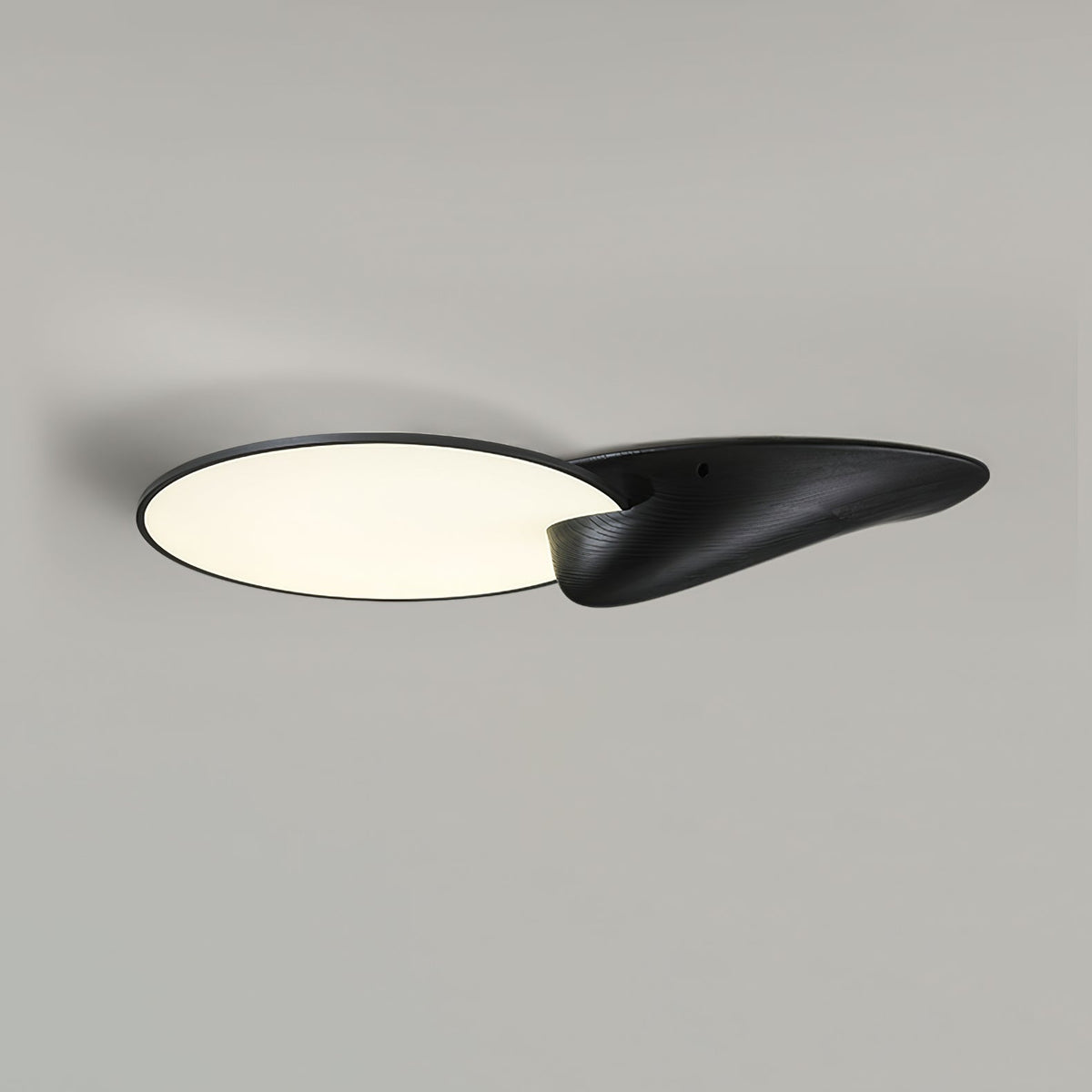 Zovenel eksklusiv loftlampe i træ med elegant spidsdesign