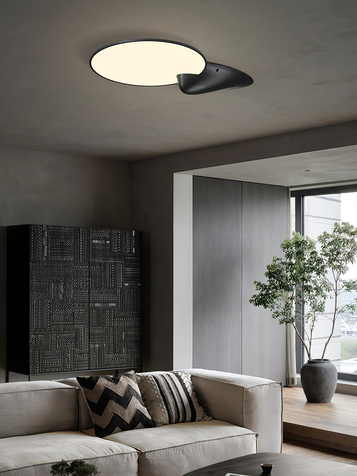 Zovenel eksklusiv loftlampe i træ med elegant spidsdesign
