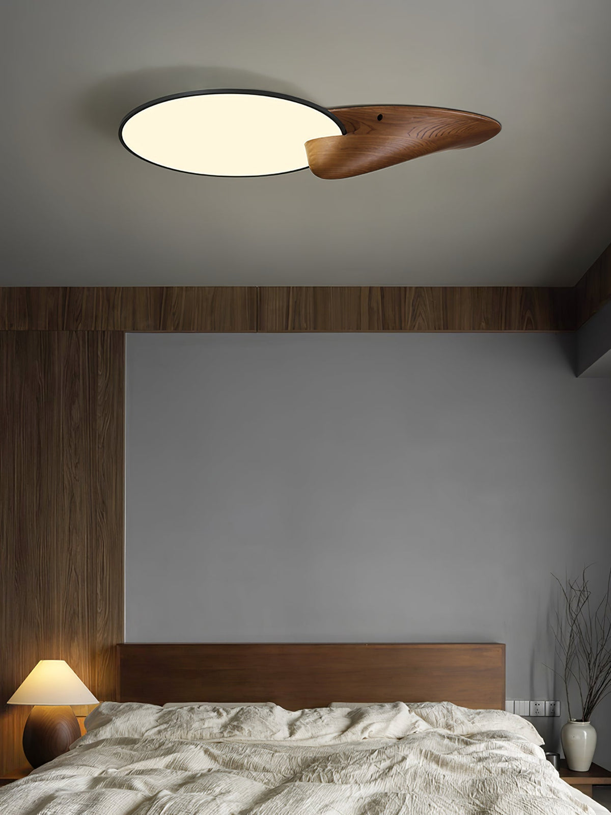 Zovenel eksklusiv loftlampe i træ med elegant spidsdesign
