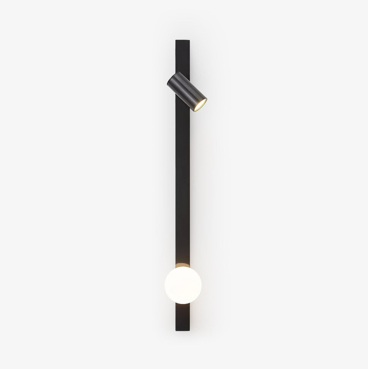Candeeiro de parede Aloz minimalista em latão e vidro
