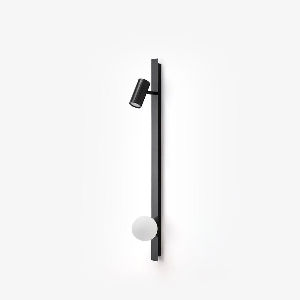 Candeeiro de parede Aloz minimalista em latão e vidro