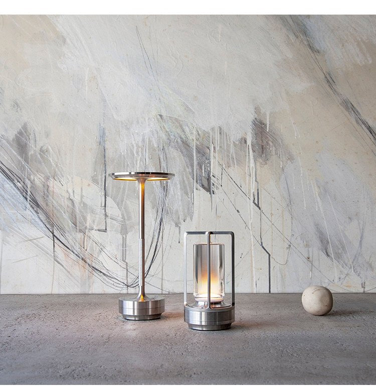 Solvane-genopladelig bordlampe