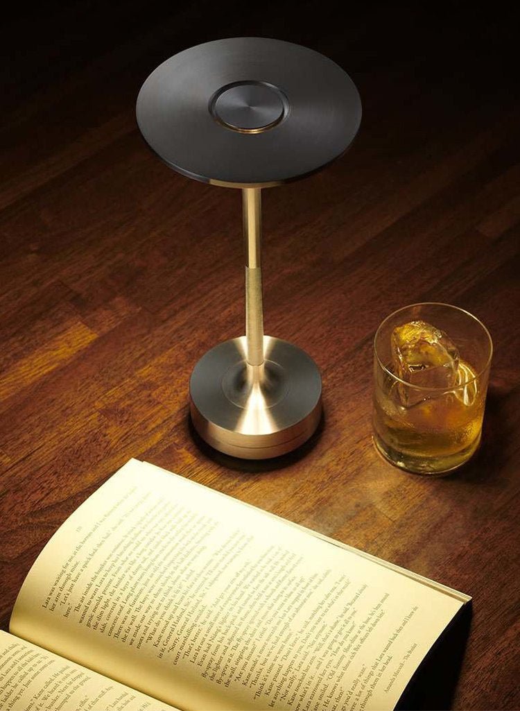 Solvane-genopladelig bordlampe