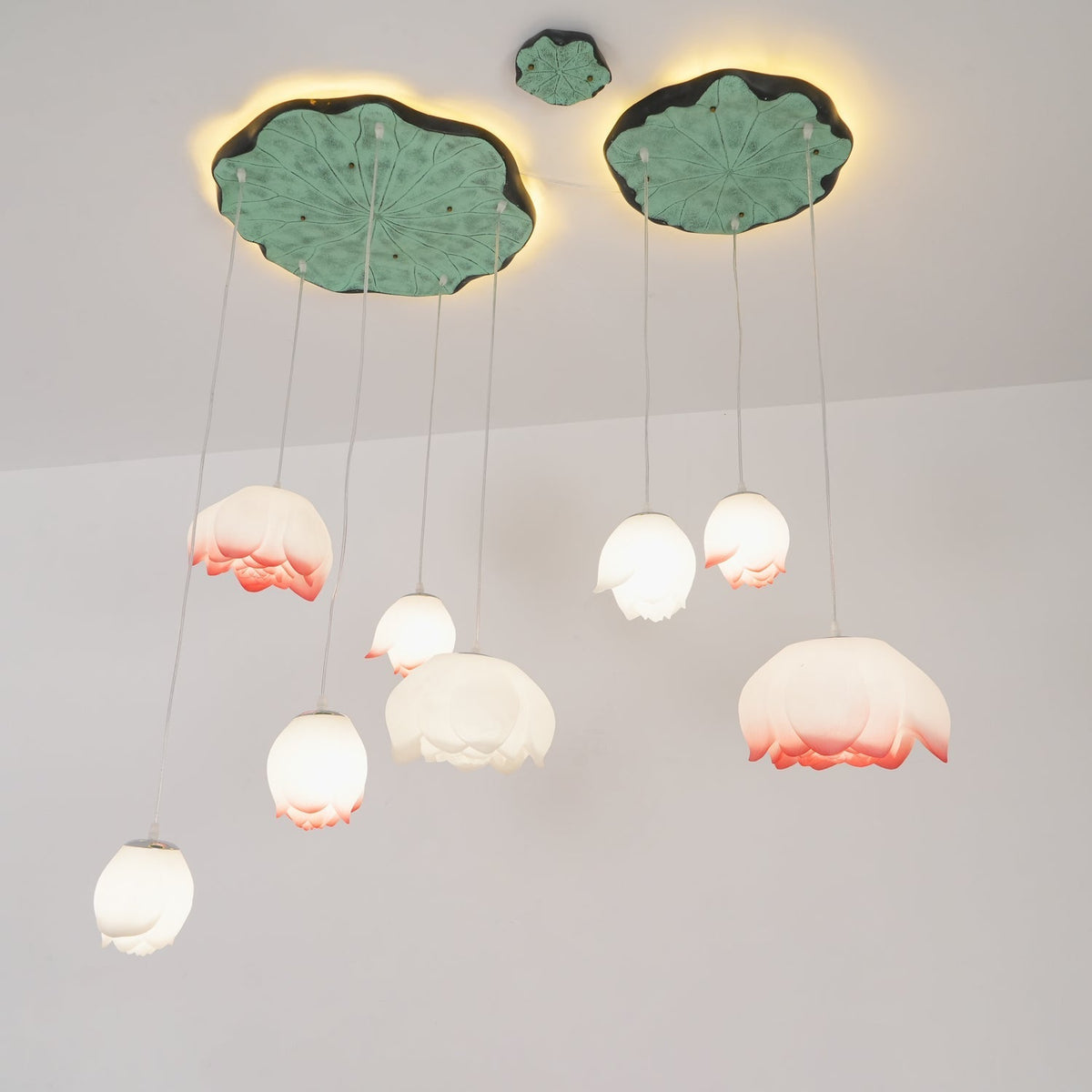 Candeeiro suspenso floral Rivinira em forma de lótus, cor-de-rosa e branco, com 7 lâmpadas