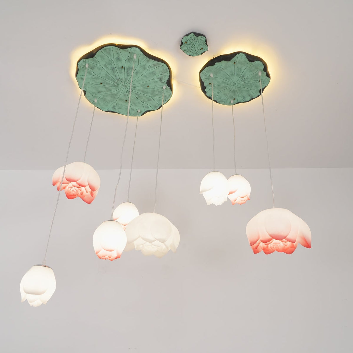 Candeeiro suspenso floral Rivinira em forma de lótus, cor-de-rosa e branco, com 7 lâmpadas