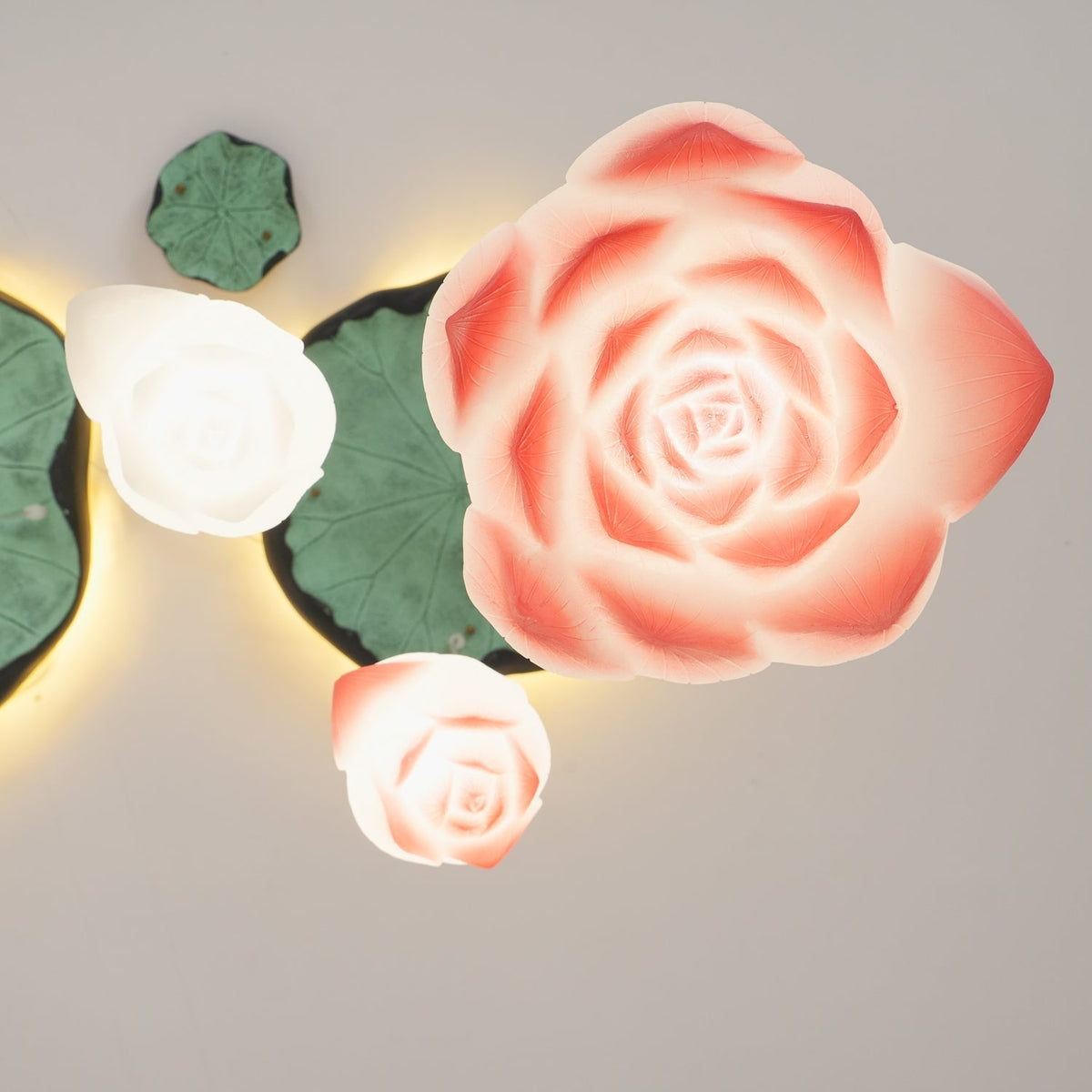 Candeeiro suspenso floral Rivinira em forma de lótus, cor-de-rosa e branco, com 7 lâmpadas