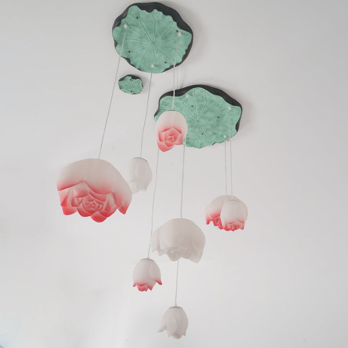 Candeeiro suspenso floral Rivinira em forma de lótus, cor-de-rosa e branco, com 7 lâmpadas