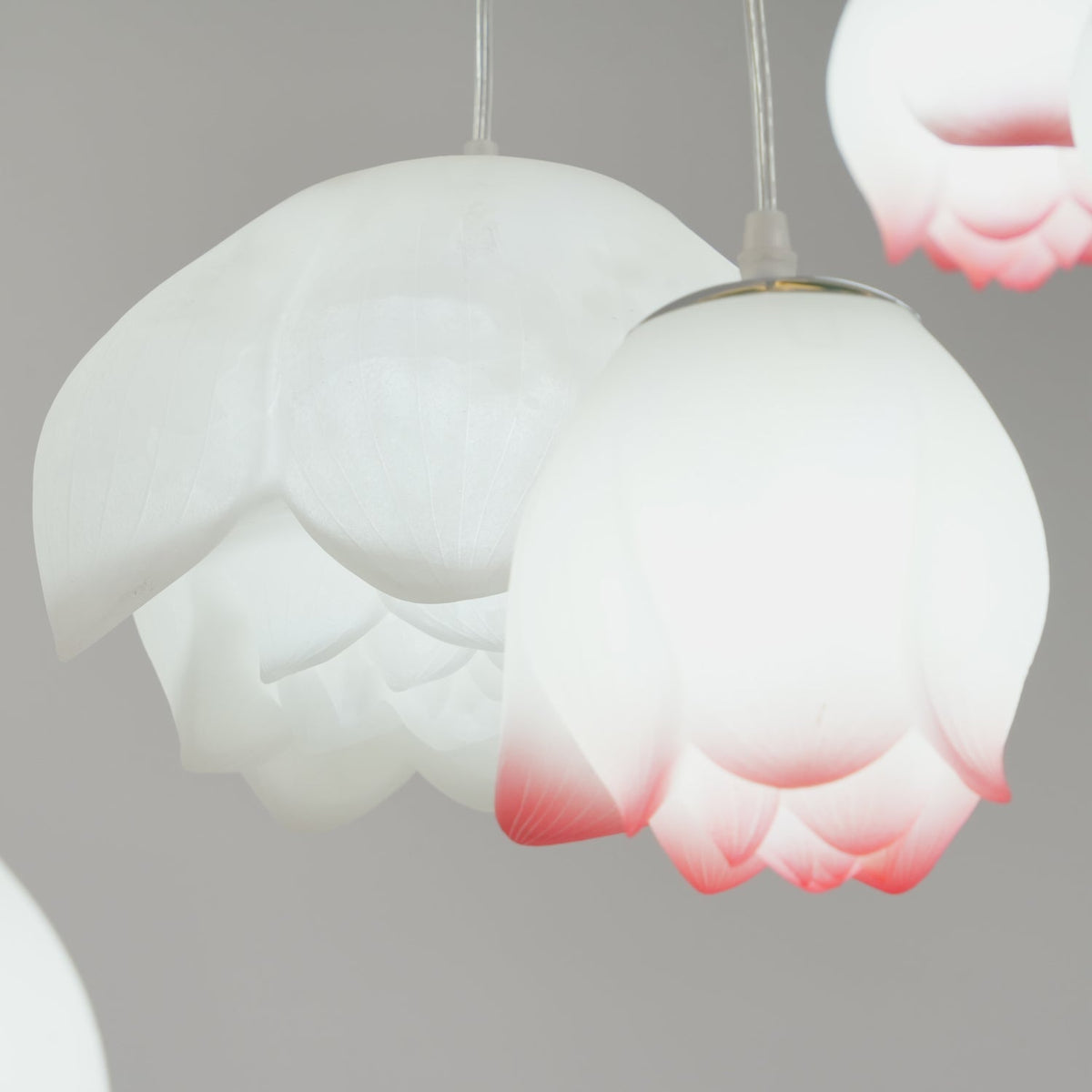 Candeeiro suspenso floral Rivinira em forma de lótus, cor-de-rosa e branco, com 7 lâmpadas