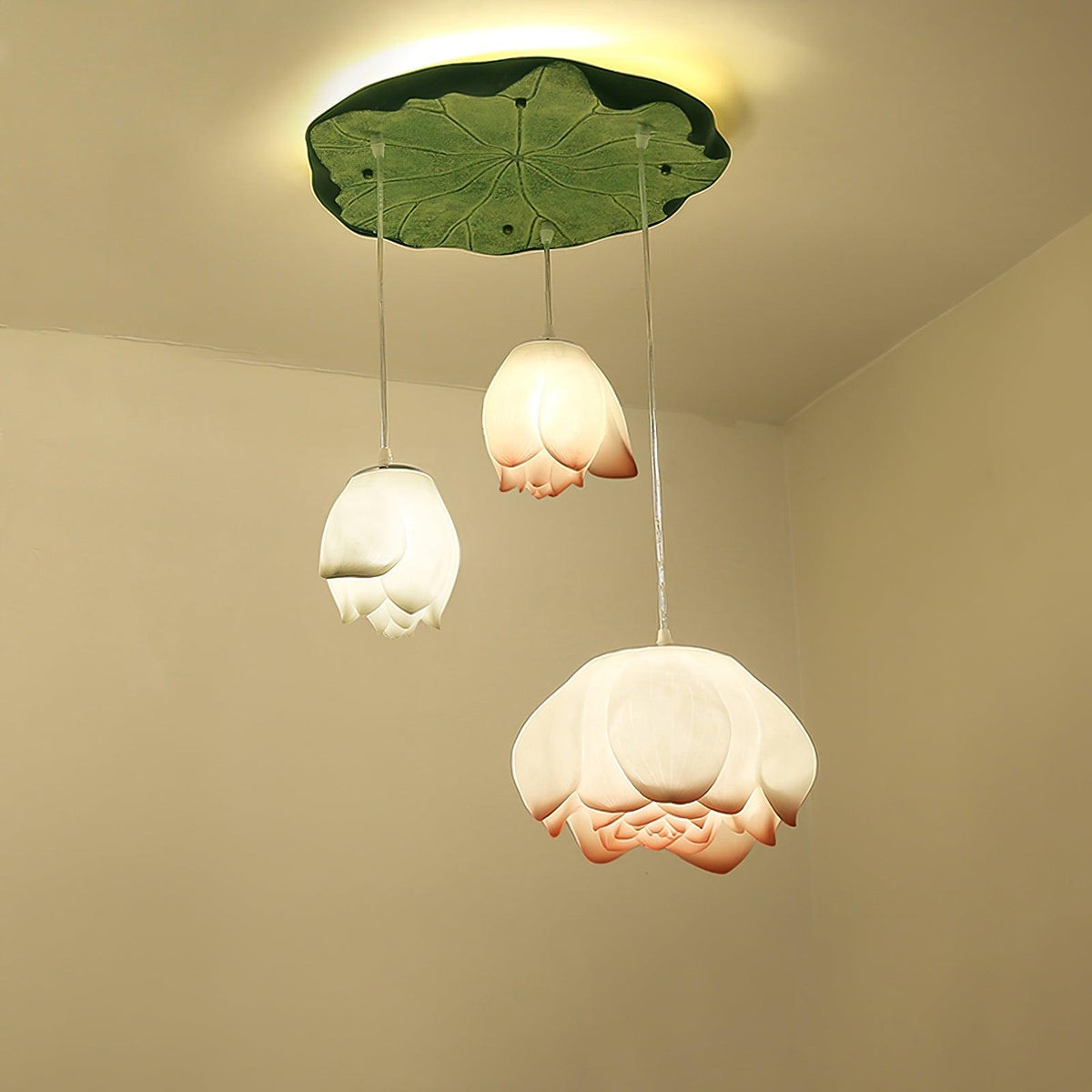 Candeeiro suspenso floral Rivinira em forma de lótus, cor-de-rosa e branco, com 7 lâmpadas