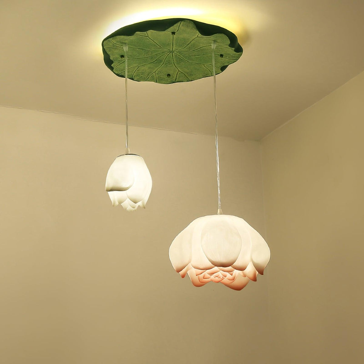 Candeeiro suspenso floral Rivinira em forma de lótus, cor-de-rosa e branco, com 7 lâmpadas