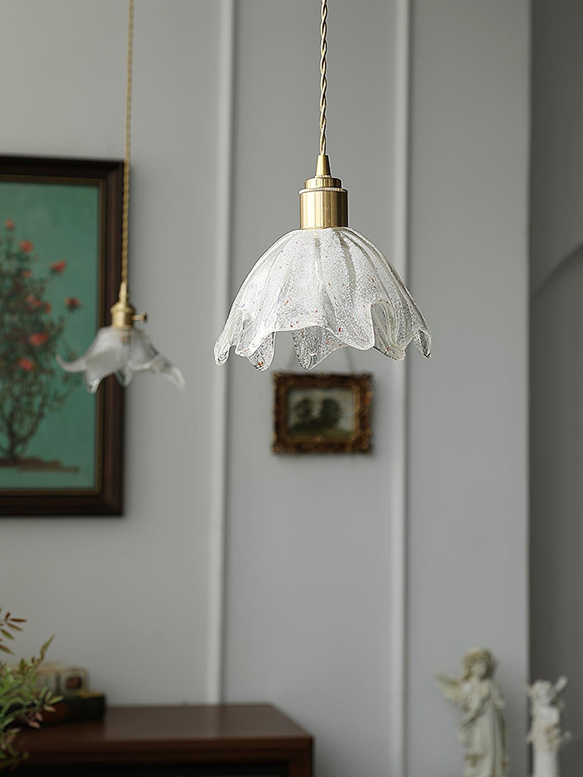 Deveny pendellampe i messing med rillet glaslotus vintage
