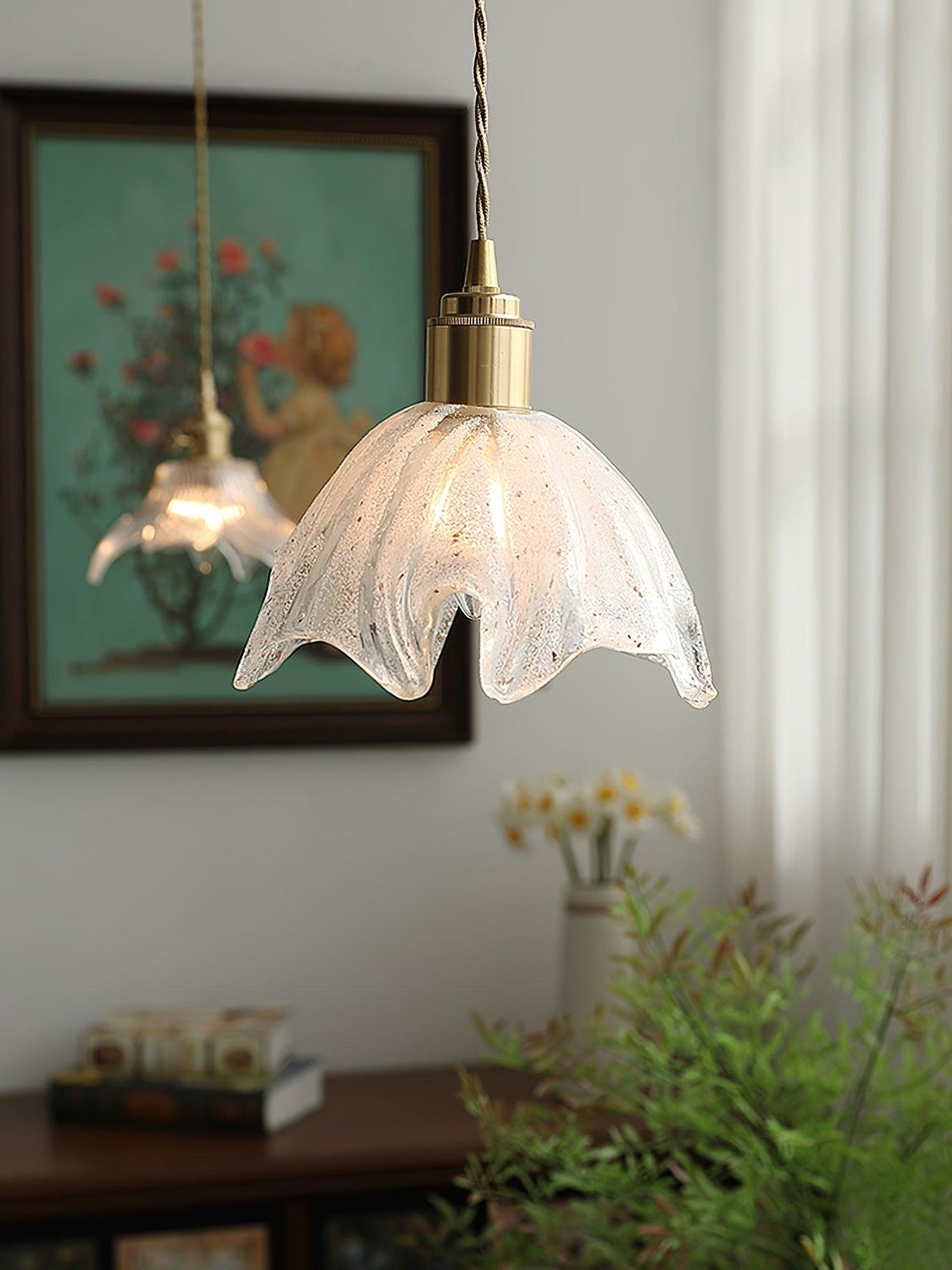 Deveny pendellampe i messing med rillet glaslotus vintage