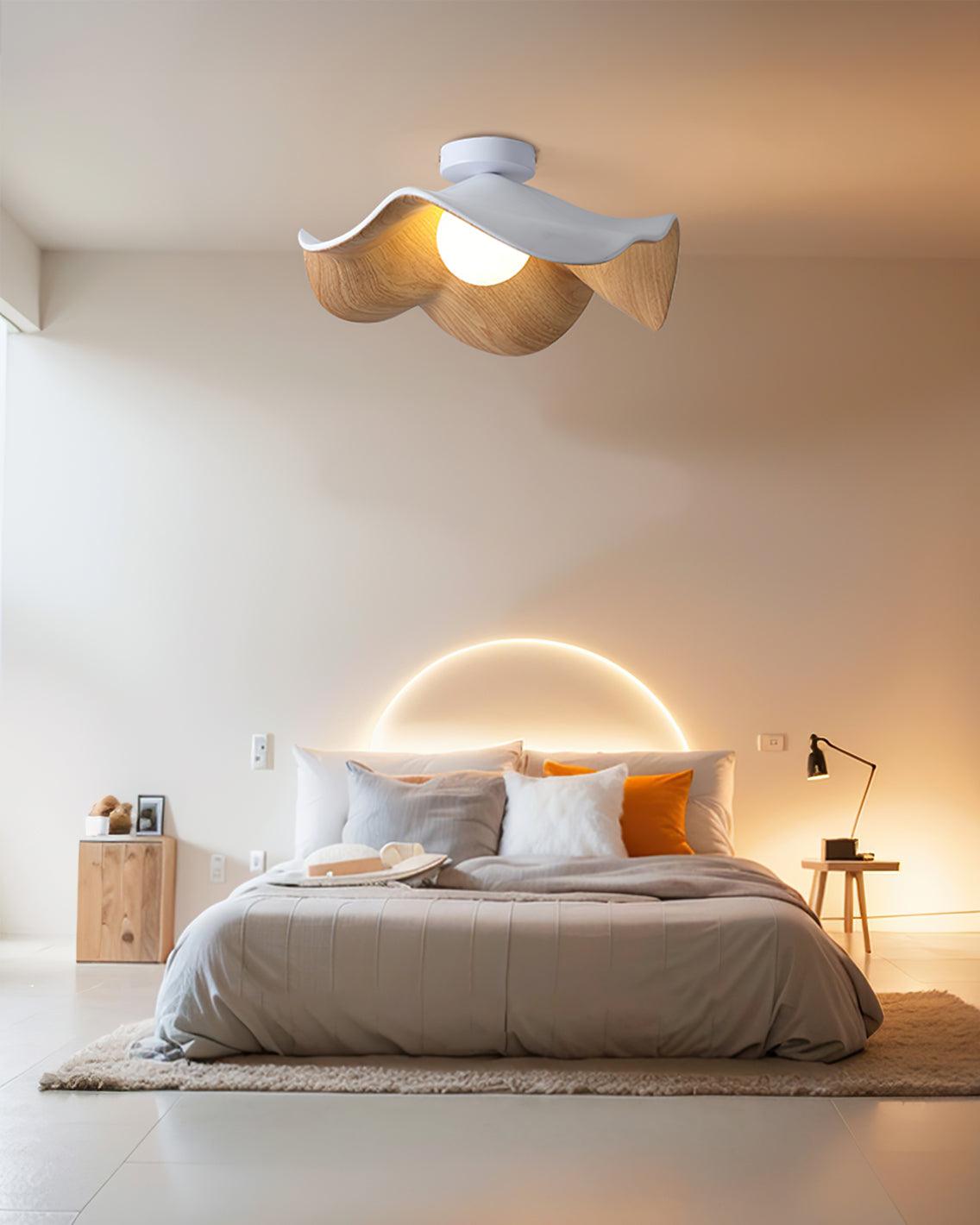 Belenor loftlampe med lotusblad i træ og hvid finish