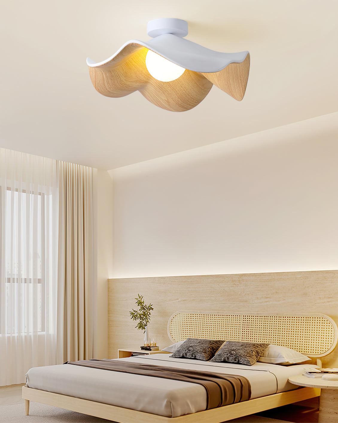 Belenor loftlampe med lotusblad i træ og hvid finish