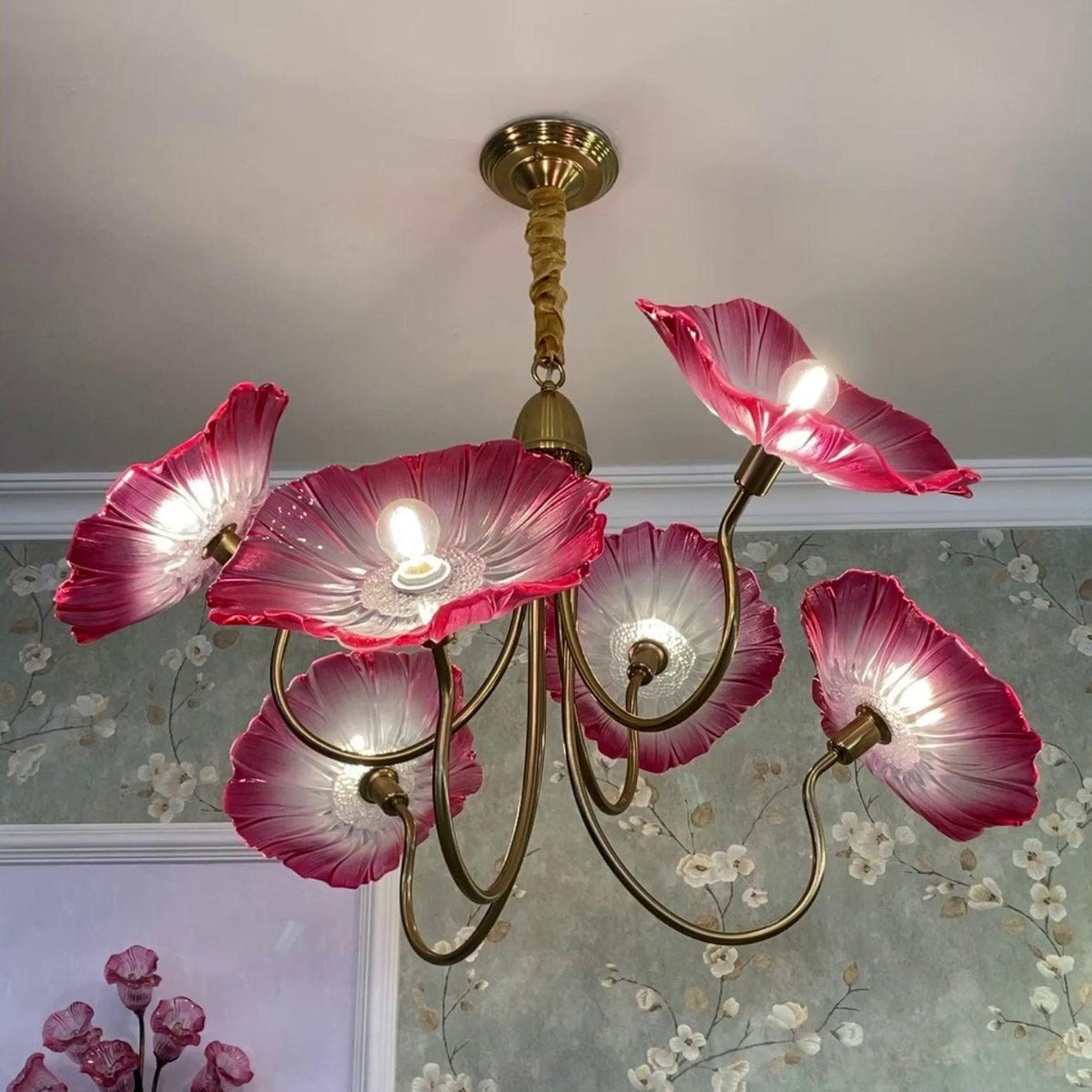 Velorora lysekrone med lotusblad og glas