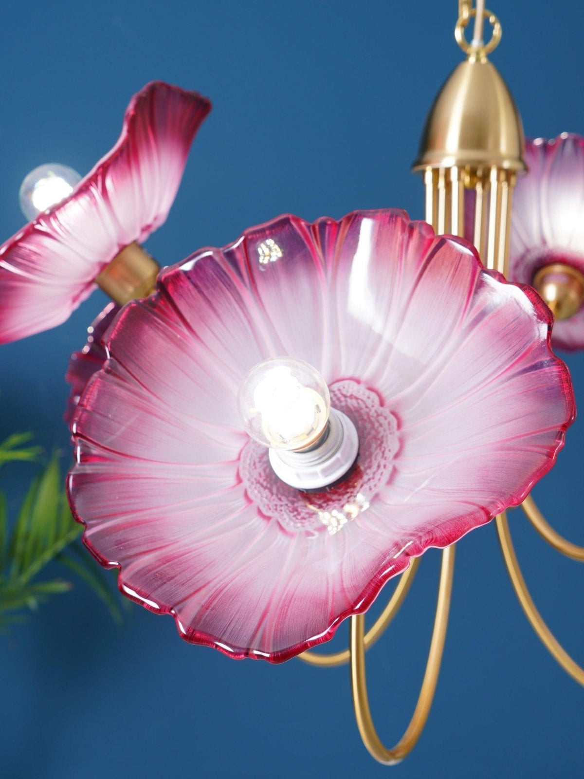 Velorora lysekrone med lotusblad og glas