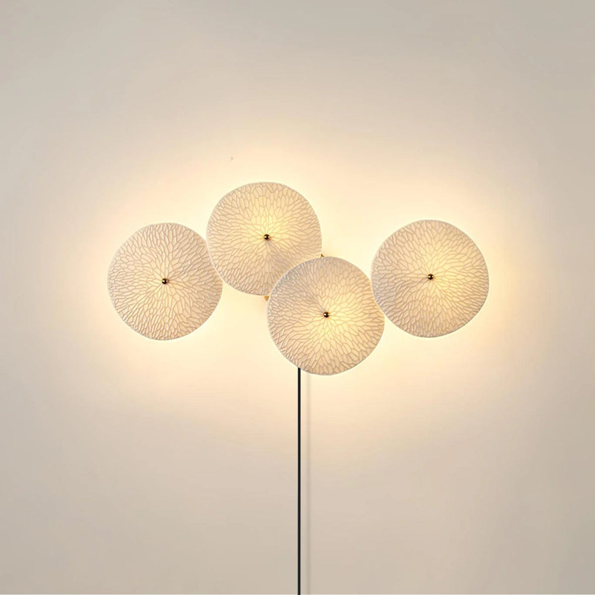 Plug-in-vägglampa med lotusblad