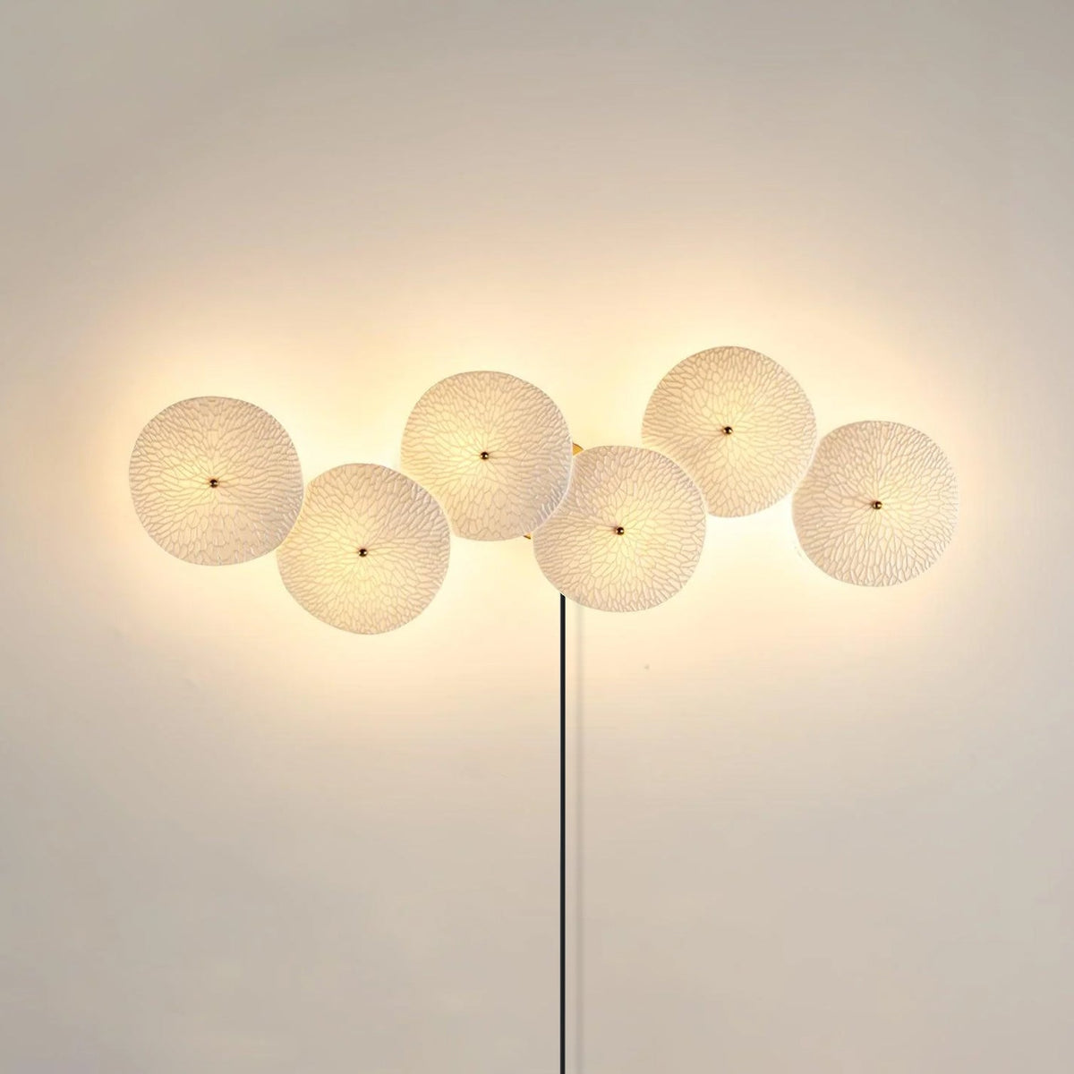 Plug-in-vägglampa med lotusblad