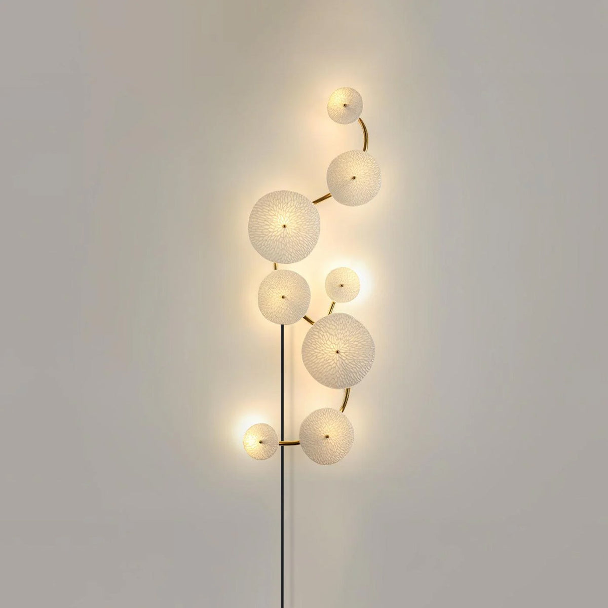 Plug-in-vägglampa med lotusblad