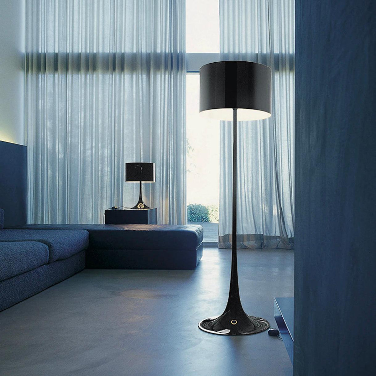 Riveette-gulvlampe