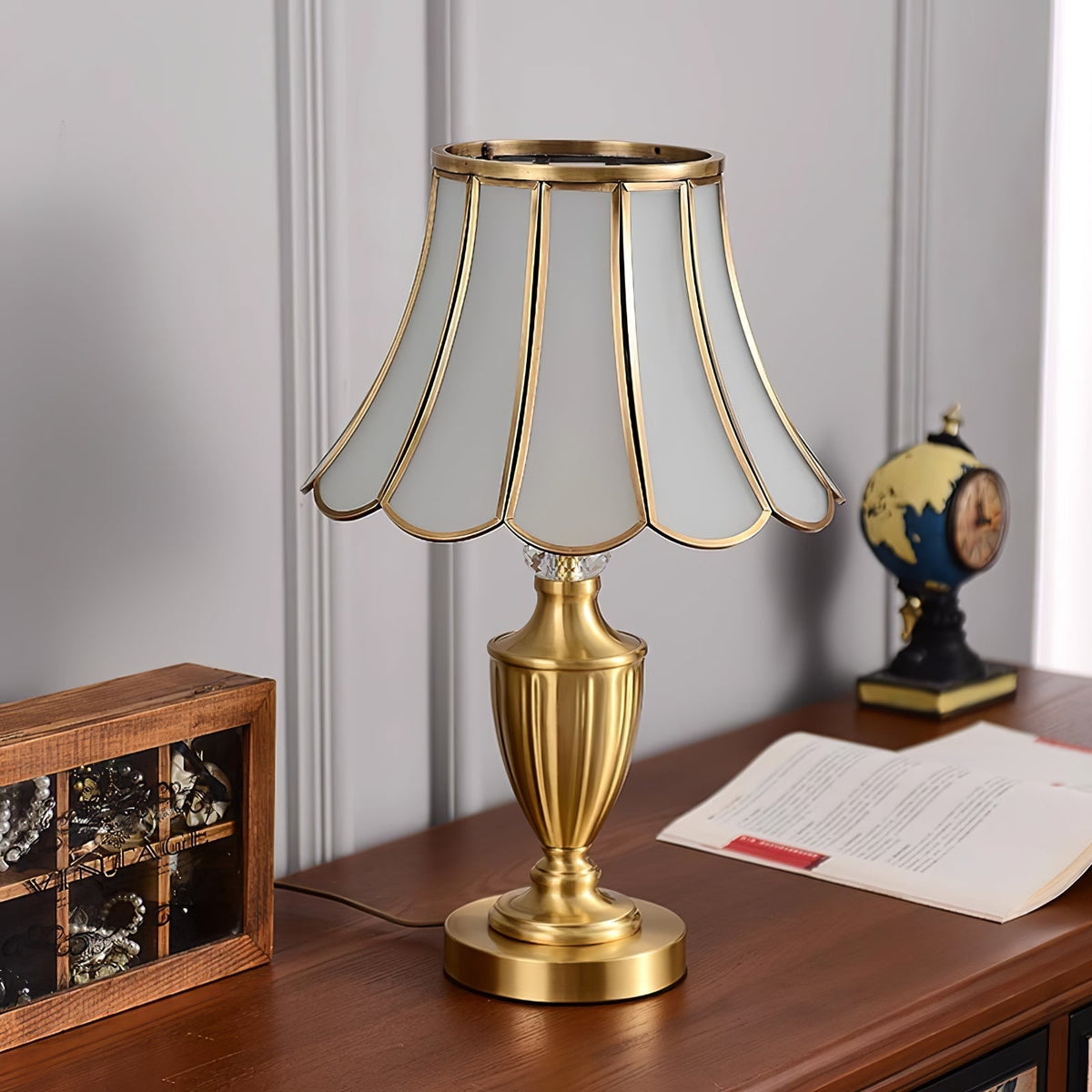 Vintagebordslampa i mässing och glas Valencia