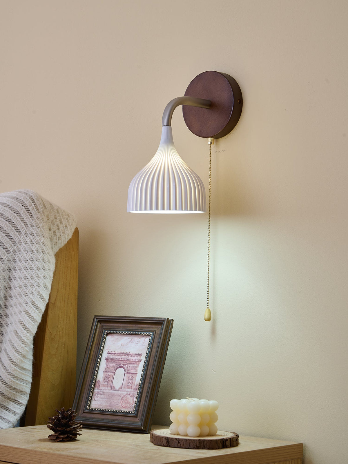 Cimararae elegant klassisk vägglampa i trä