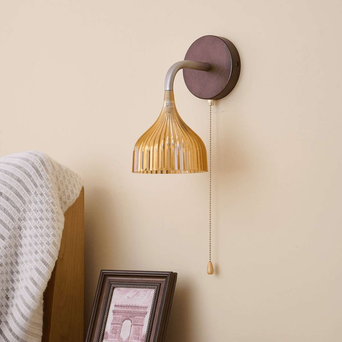Cimararae elegant klassisk vägglampa i trä