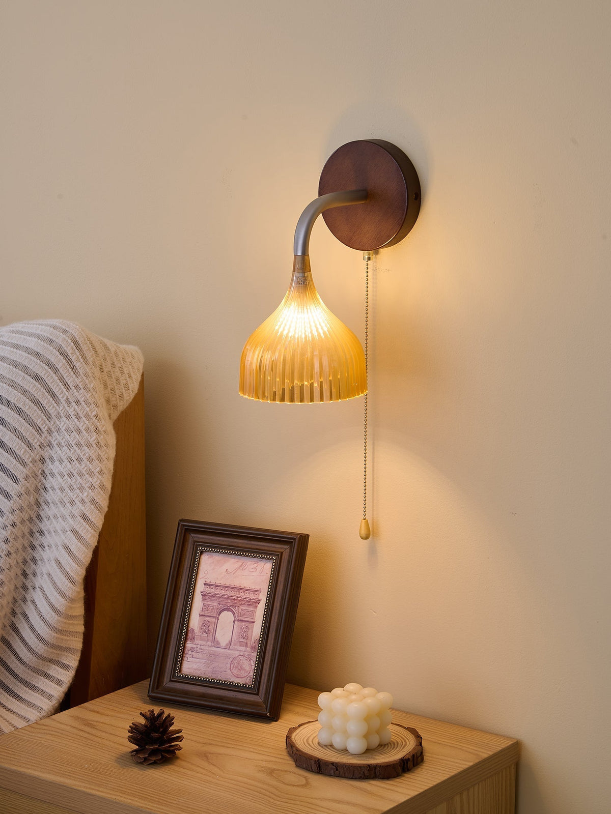 Cimararae elegant klassisk vägglampa i trä