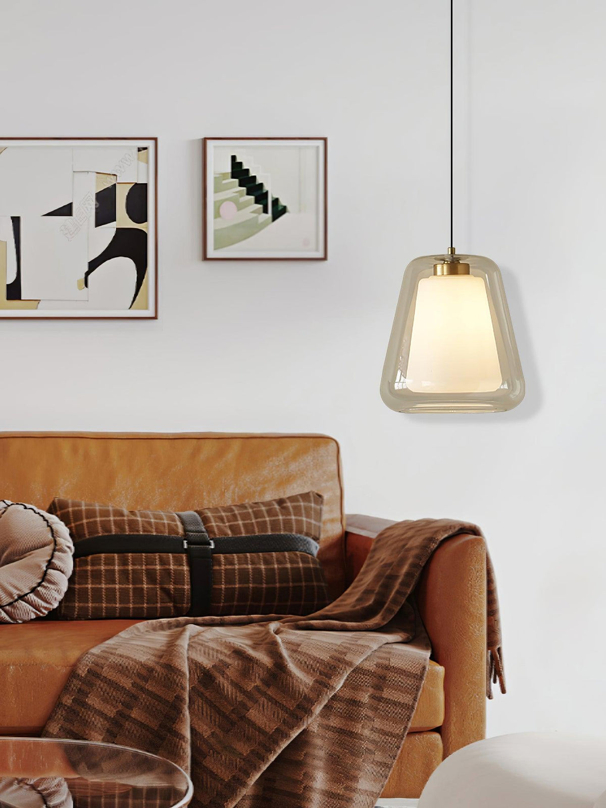 Ate modern pendellampa i guld
