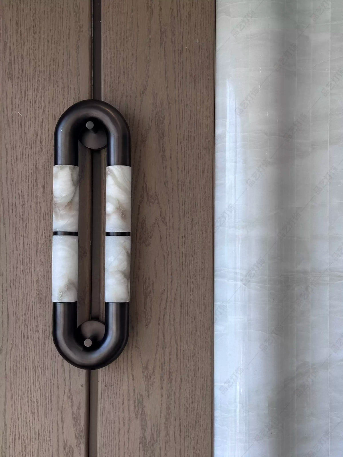 Gloxa dubbelbågad vägglampa i alabaster
