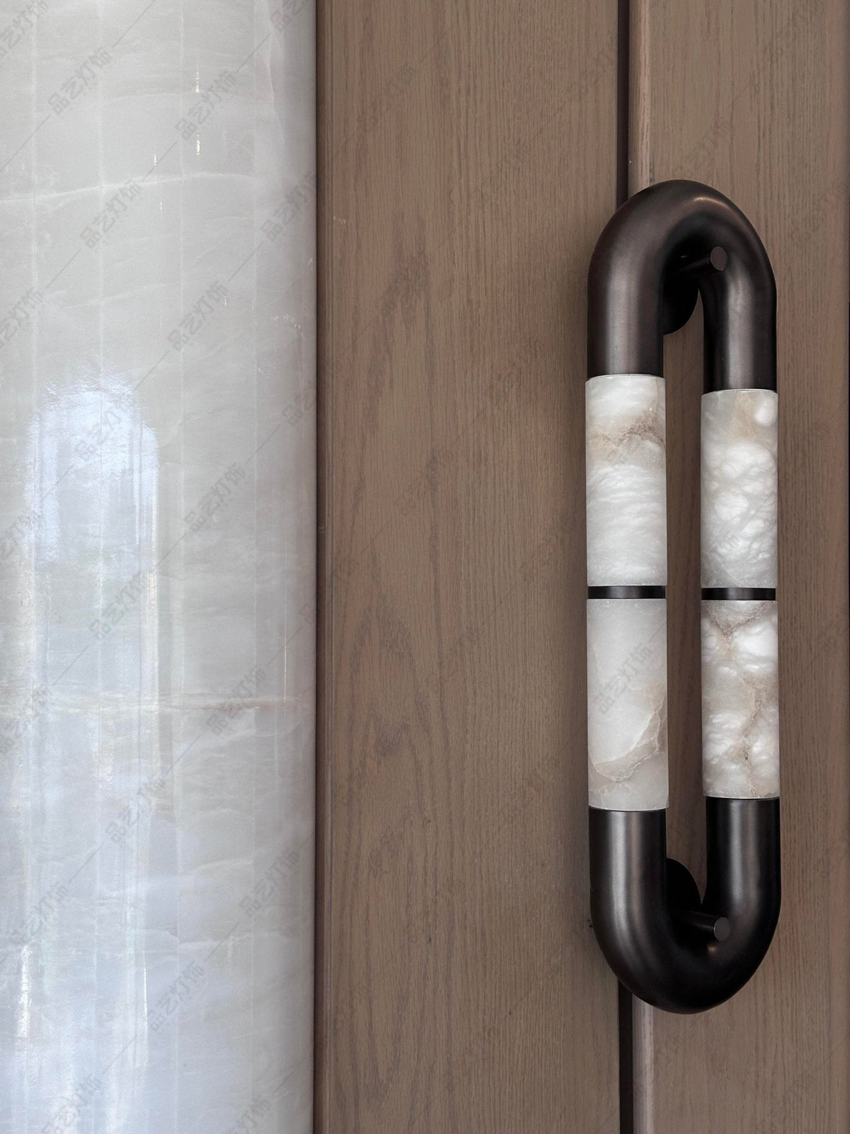 Gloxa dubbelbågad vägglampa i alabaster
