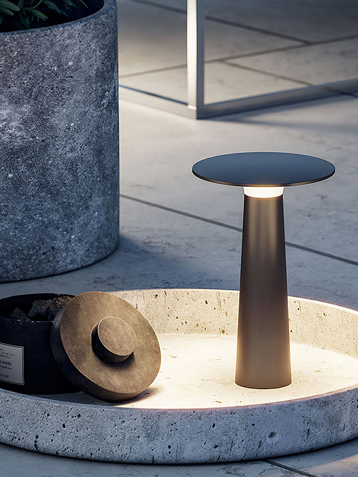 Gwil diskformet udendørs bordlampe