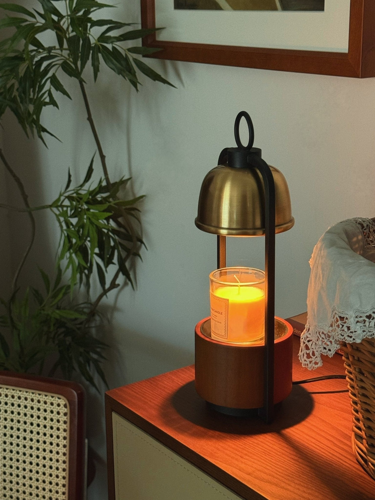 Rosa modern träbordslampa