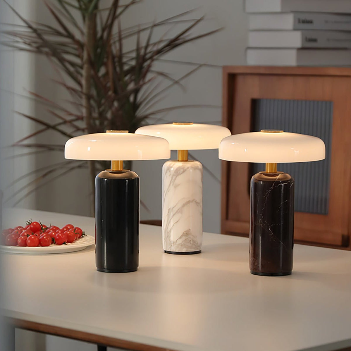 Ryvek moderne marmorbordlampe