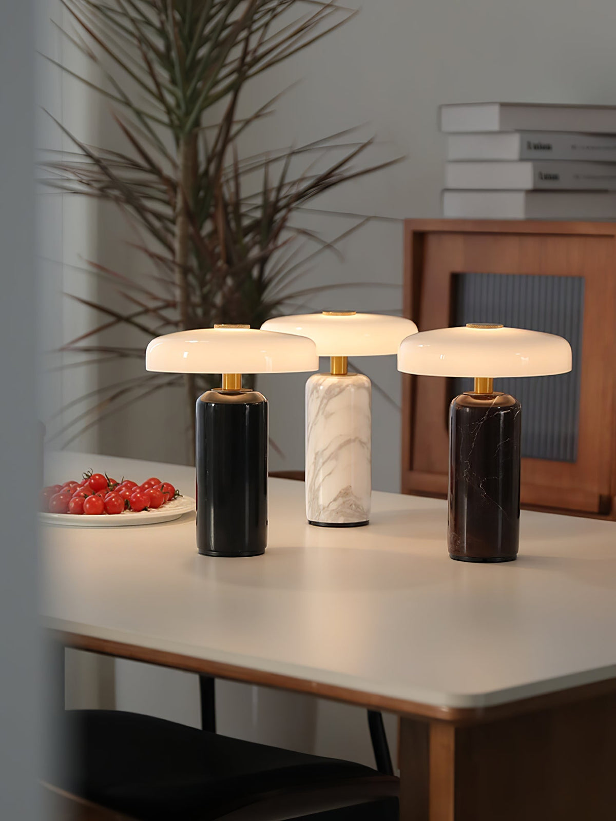 Ryvek moderne marmorbordlampe