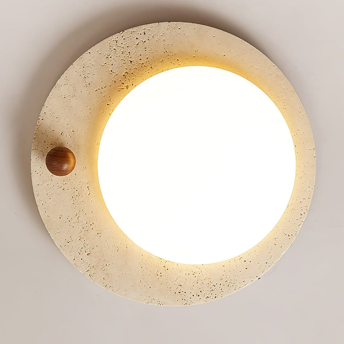 Aeolisk rund loftslampe i travertin