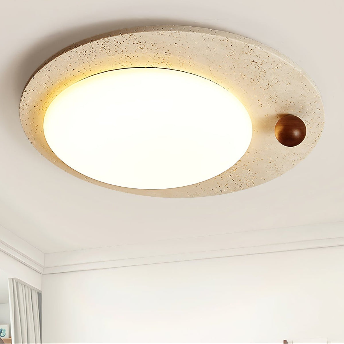Aeolisk rund loftslampe i travertin