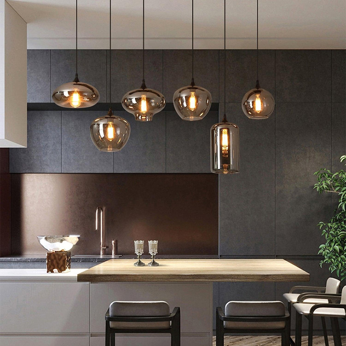 June minimalistisk flaskformad pendellampa i rökgrått glas