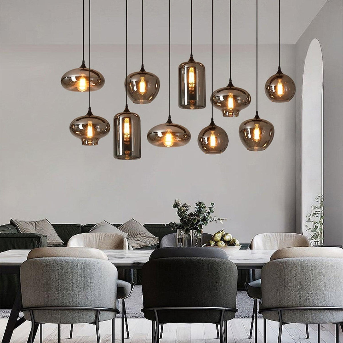 June minimalistisk flaskformad pendellampa i rökgrått glas