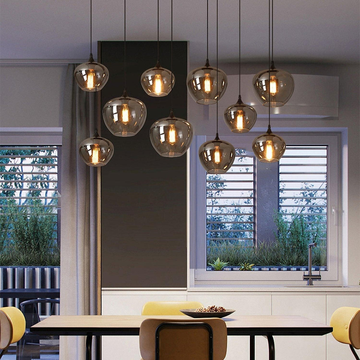 June minimalistisk flaskformad pendellampa i rökgrått glas