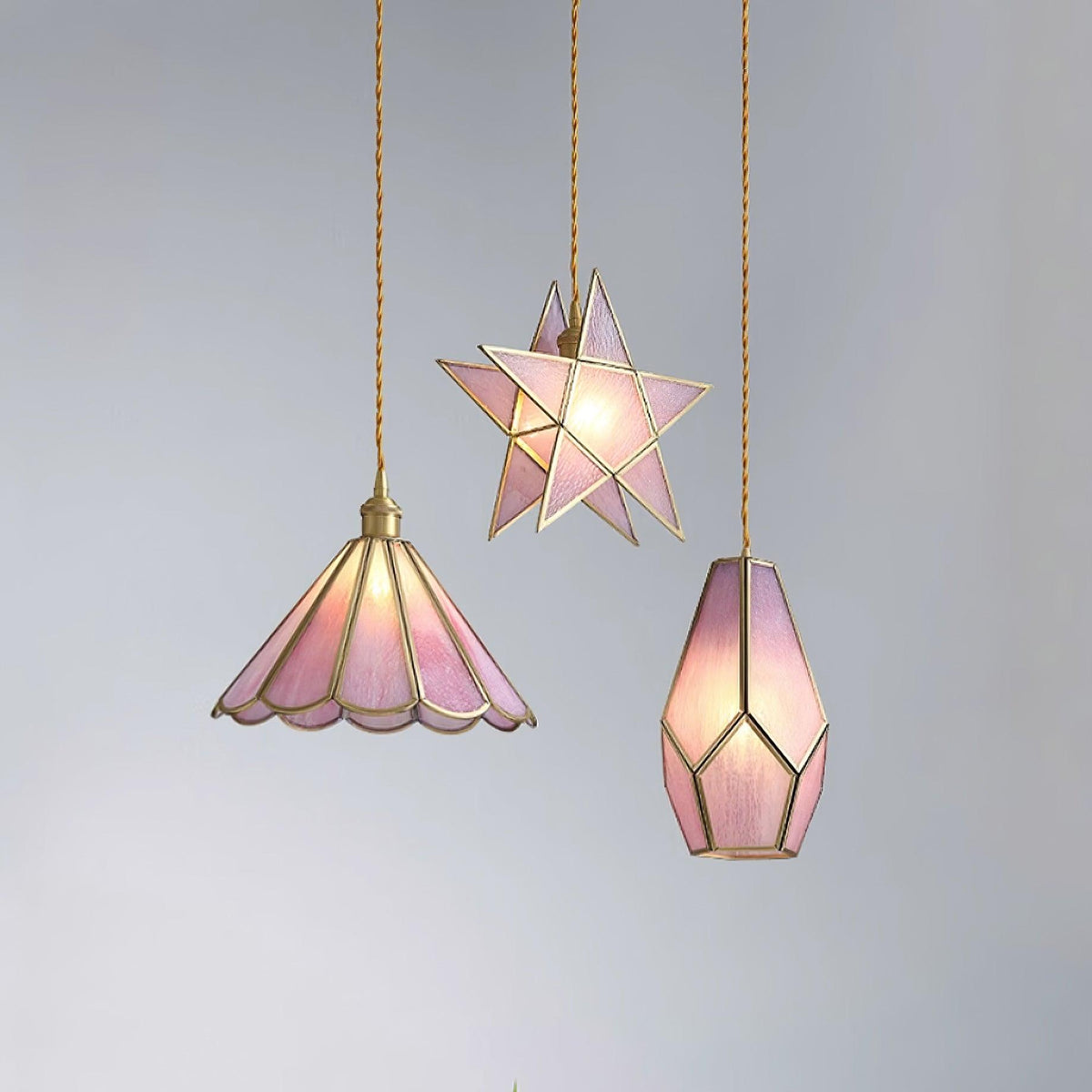 Lione-pendellampe i pinkfarvet glas