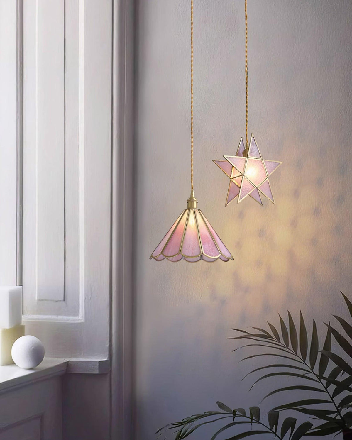 Lione-pendellampe i pinkfarvet glas