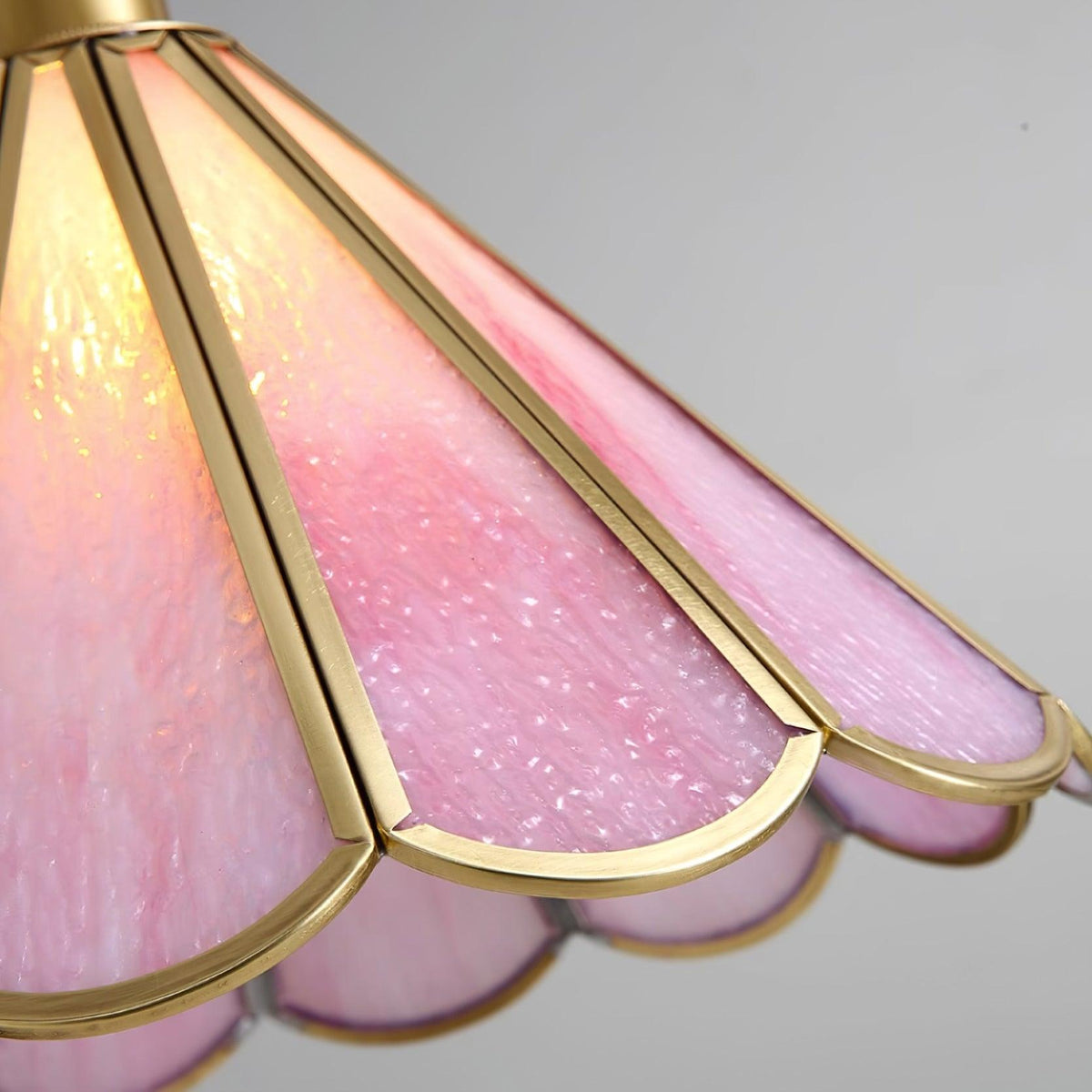 Lione-pendellampe i pinkfarvet glas