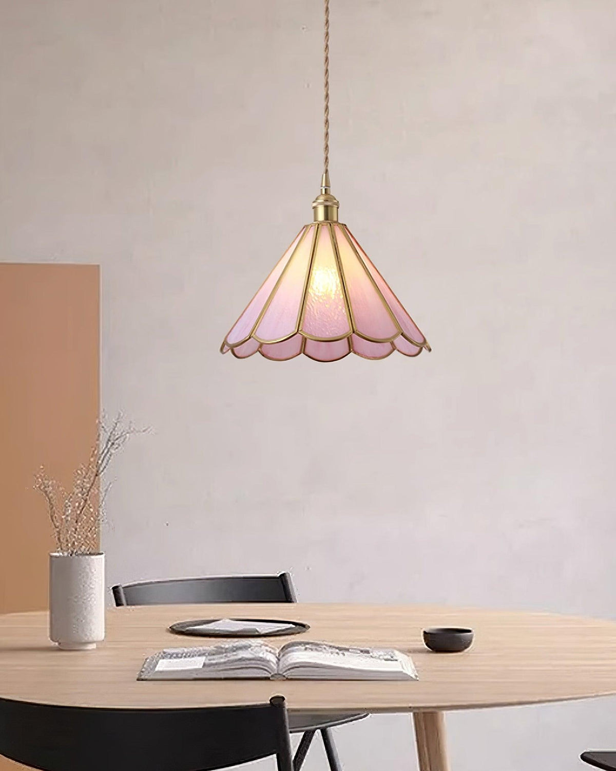 Lione-pendellampe i pinkfarvet glas