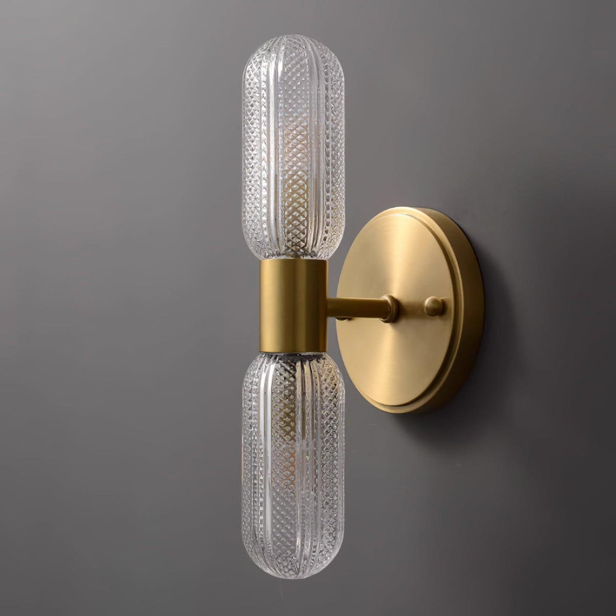 Eira væglampe med dobbelt lys, messing og struktureret glas