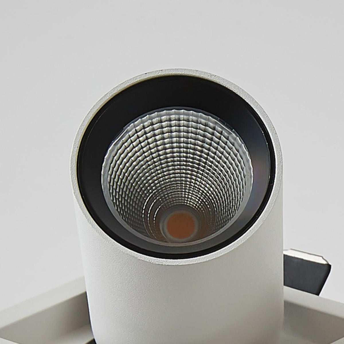 Dia loftlampe med sort spotlight til stuen