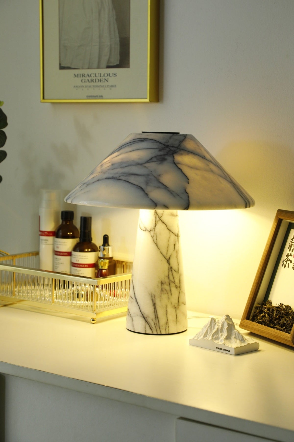 Dashiell moderne marmorbordlampe